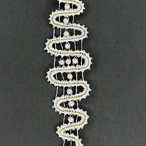 Bracelet en lin, fil doré et perles blanches